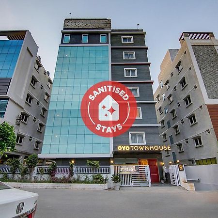 Oyo Townhouse 034 -Halcyon Hitech City Road Hyderabad Eksteriør bilde