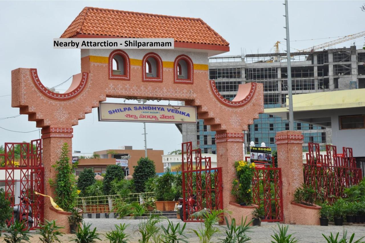 Oyo Townhouse 034 -Halcyon Hitech City Road Hyderabad Eksteriør bilde
