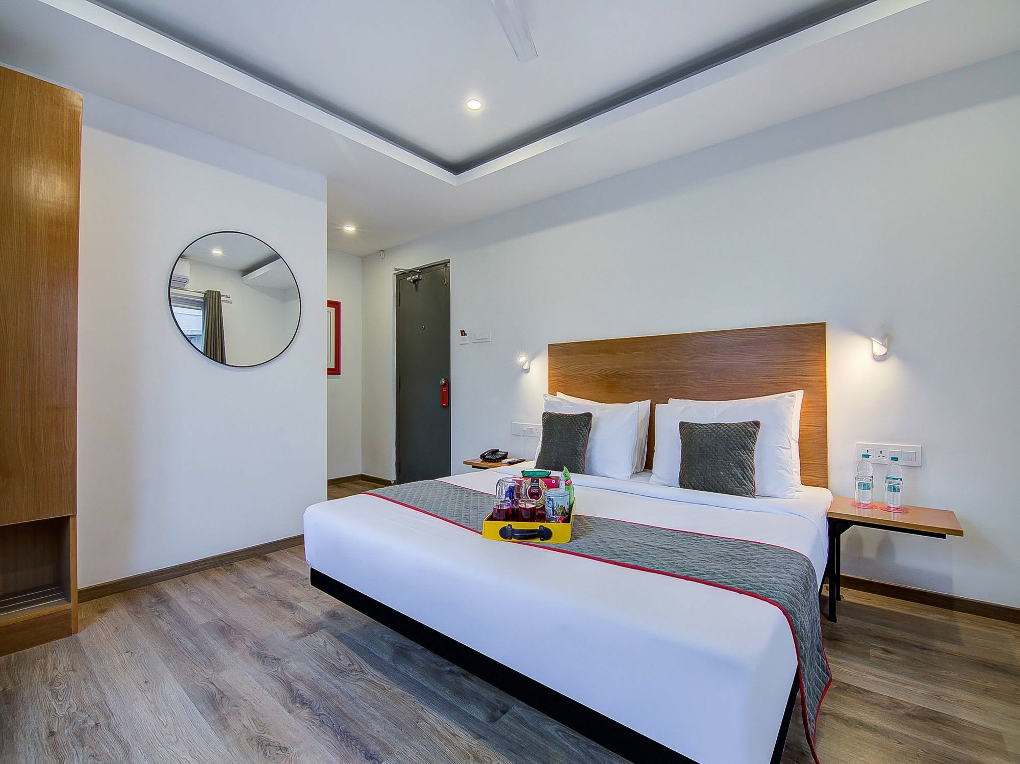 Oyo Townhouse 034 -Halcyon Hitech City Road Hyderabad Eksteriør bilde