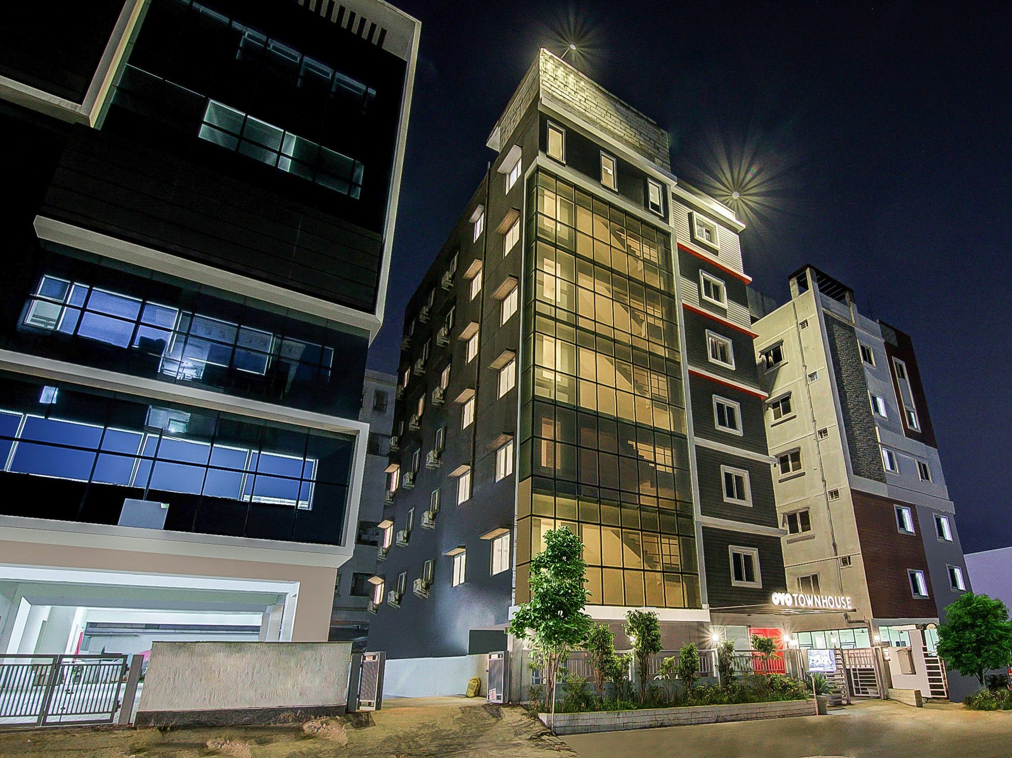 Oyo Townhouse 034 -Halcyon Hitech City Road Hyderabad Eksteriør bilde