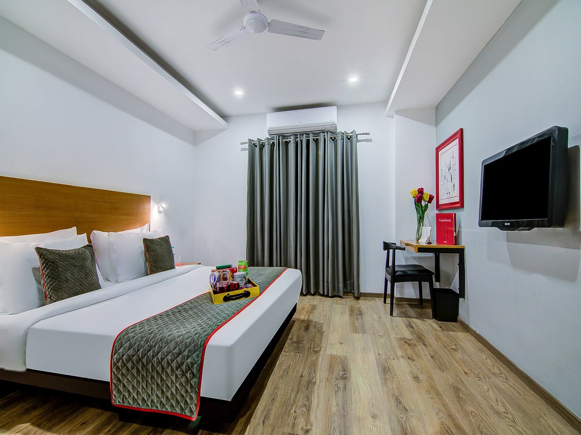 Oyo Townhouse 034 -Halcyon Hitech City Road Hyderabad Eksteriør bilde