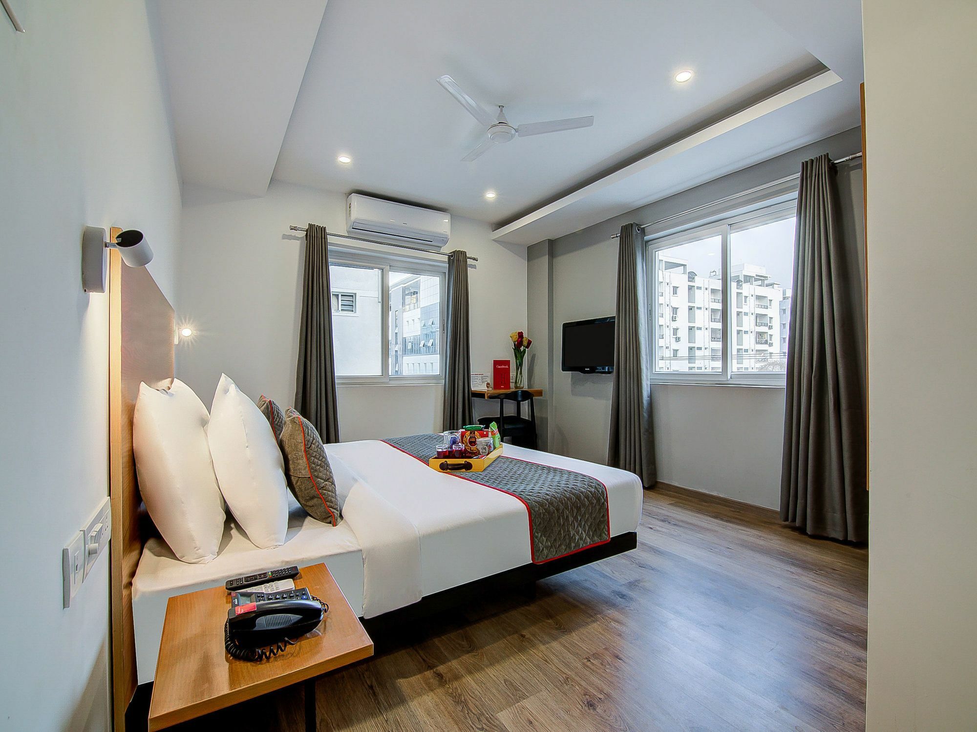 Oyo Townhouse 034 -Halcyon Hitech City Road Hyderabad Eksteriør bilde