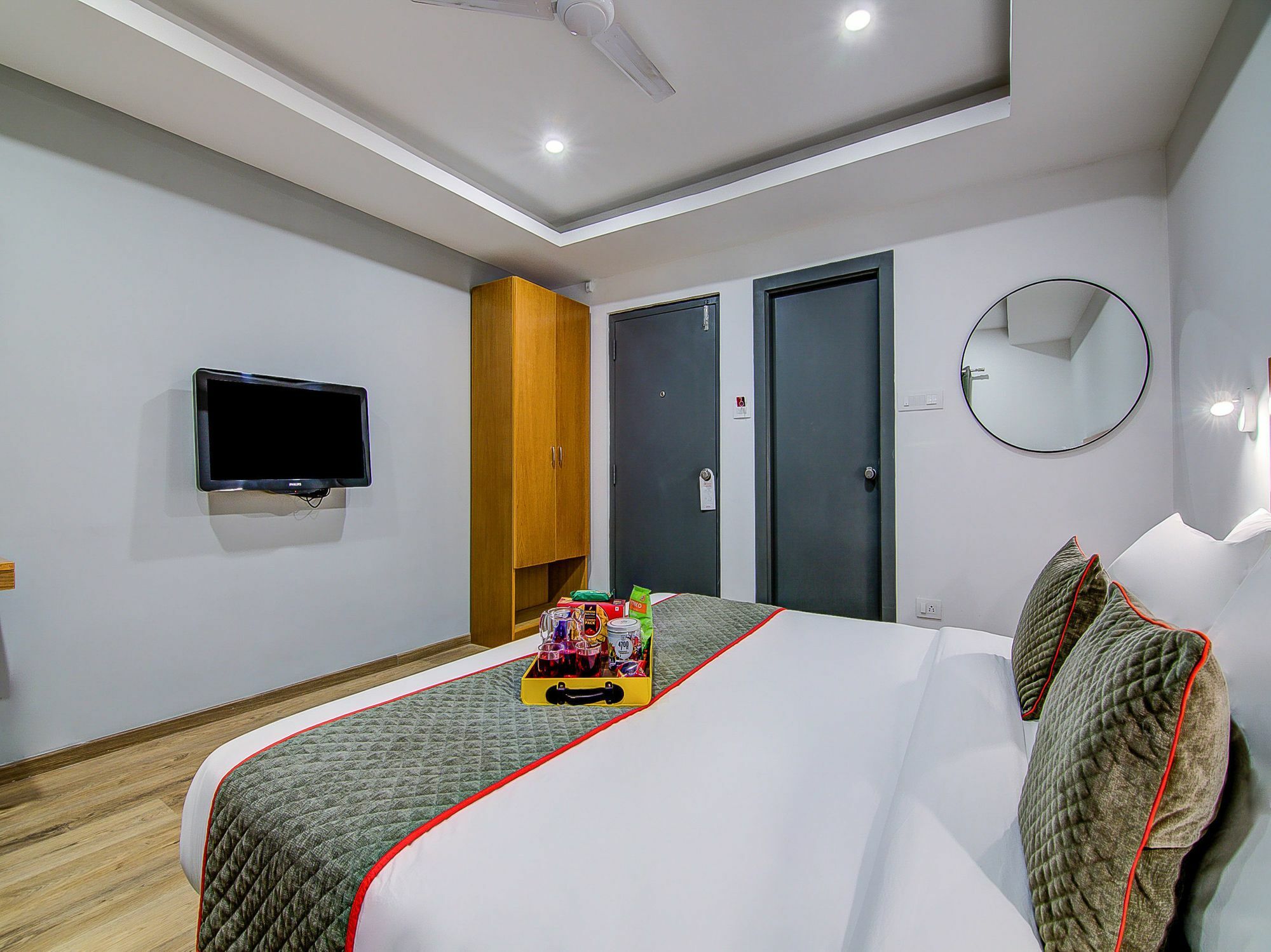 Oyo Townhouse 034 -Halcyon Hitech City Road Hyderabad Eksteriør bilde