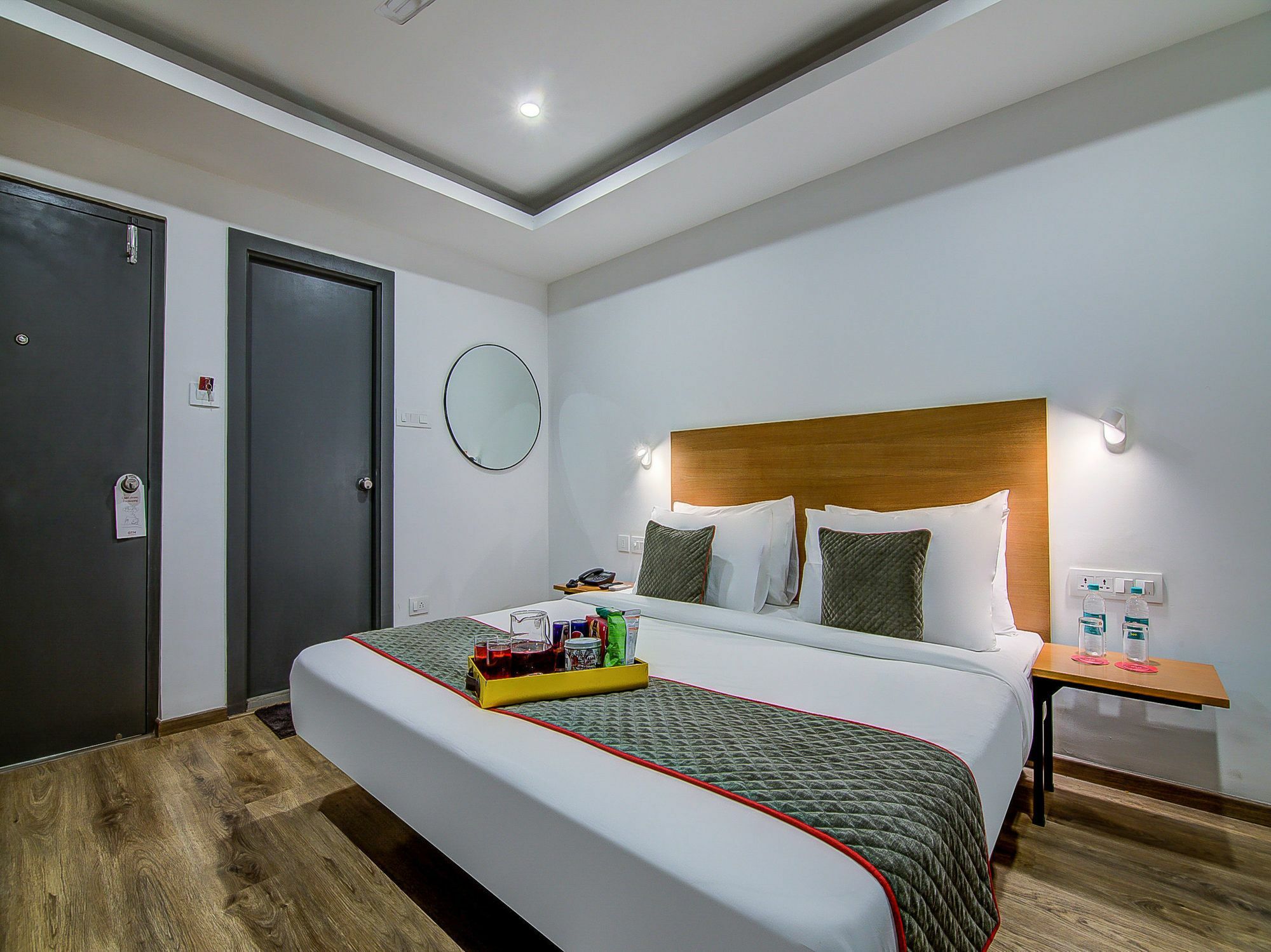 Oyo Townhouse 034 -Halcyon Hitech City Road Hyderabad Eksteriør bilde